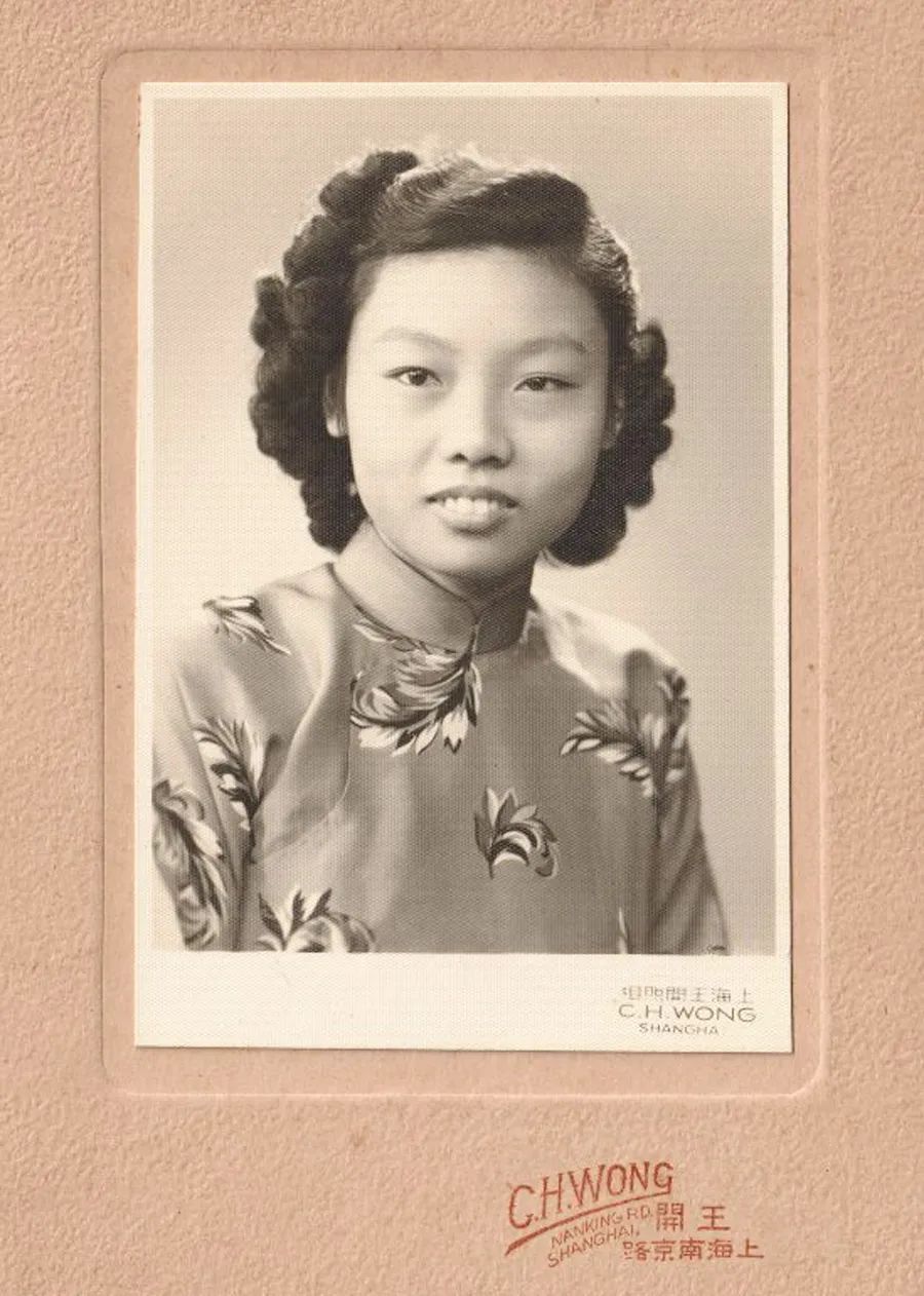 20世纪50年代,上海王开照相馆拍摄的女士烫发造型