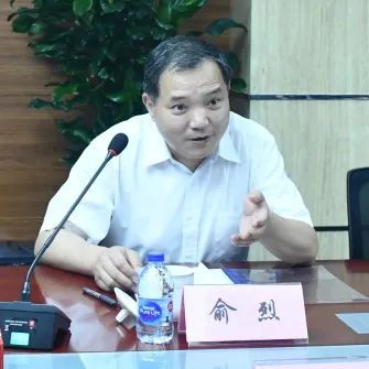 市政协提案委员会一行前往虹口区专题监督考察"加装电梯"工作
