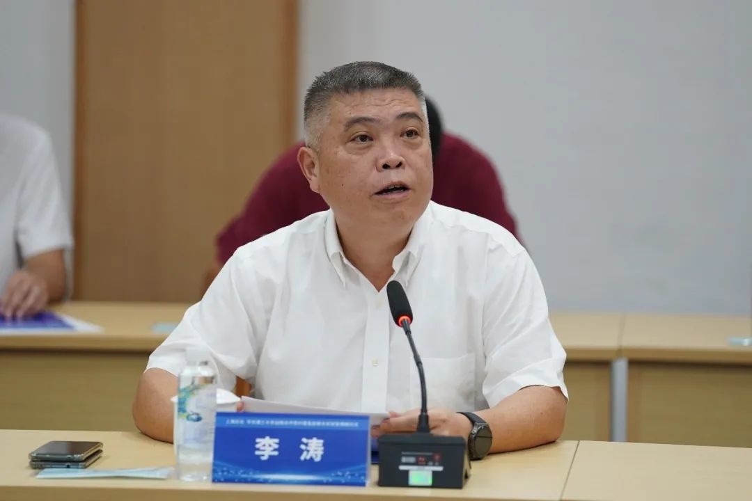 华东理工大学副校长李涛主持签约暨揭牌仪式.