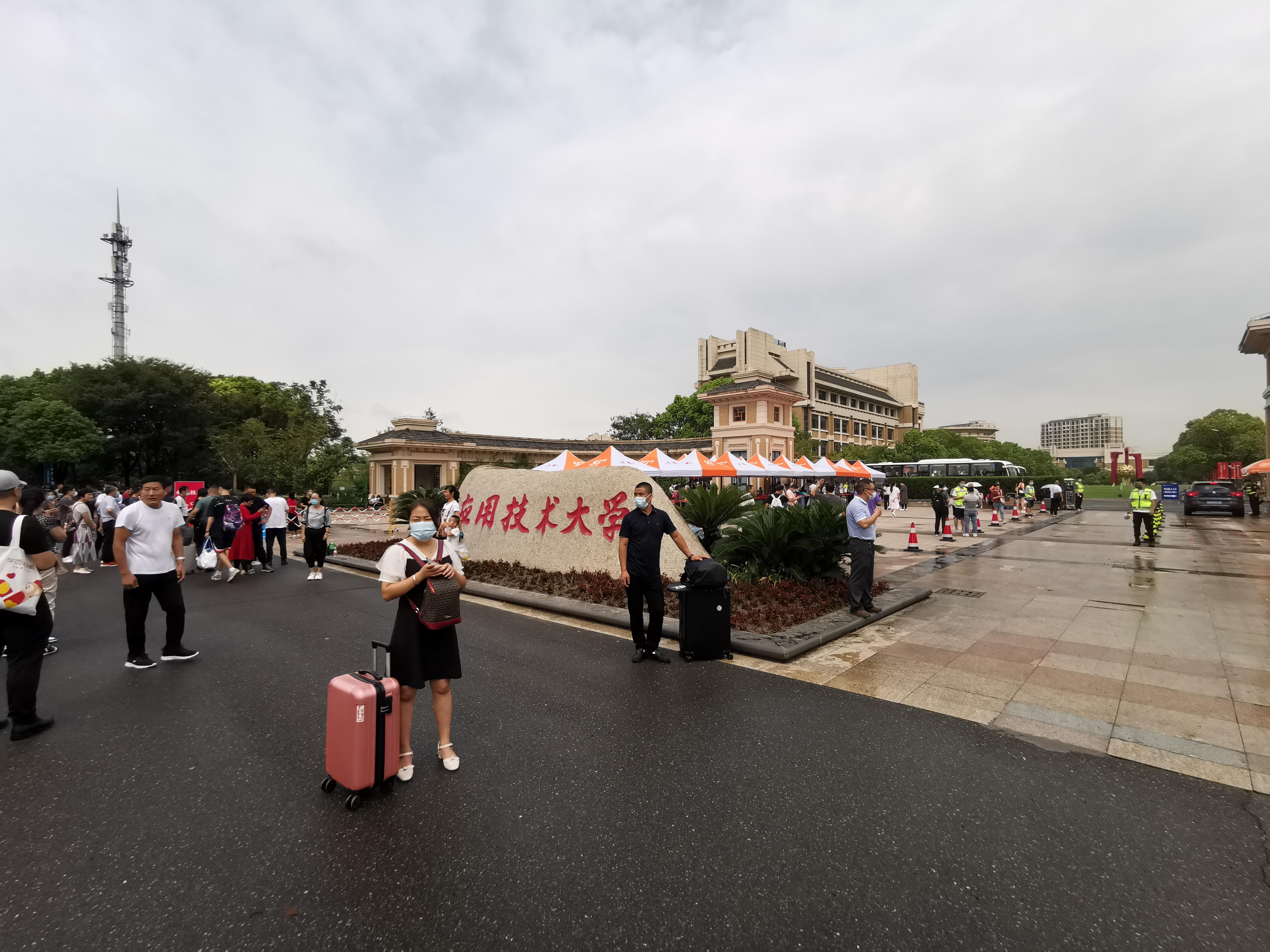 海湾大学城迎新生 "核酸"两遍 加倍安心