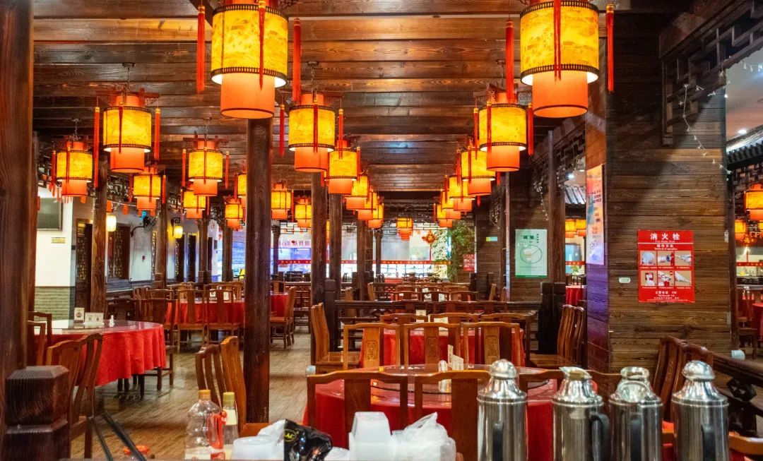 崇明探店打卡超人气古风餐厅一桌崇明菜治愈你的味蕾
