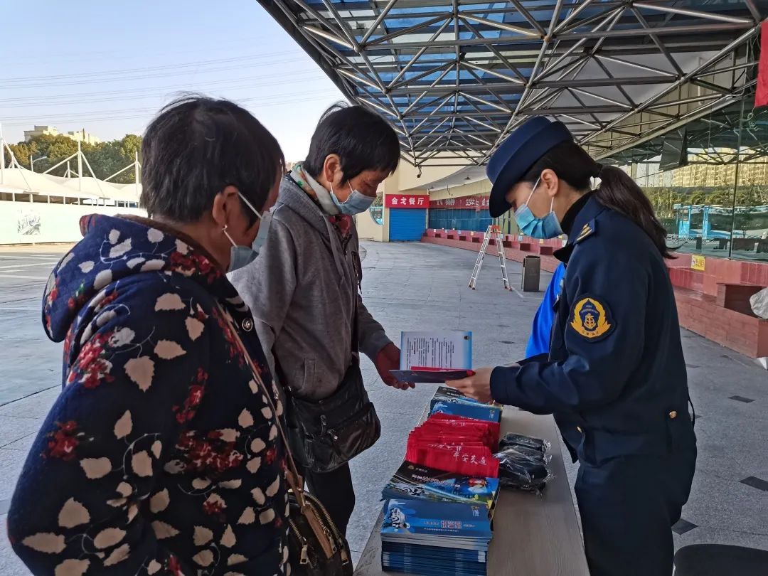 09奉贤区交通委执法大队 曹湘敏曹湘敏同志以求真务实的态度推进"双