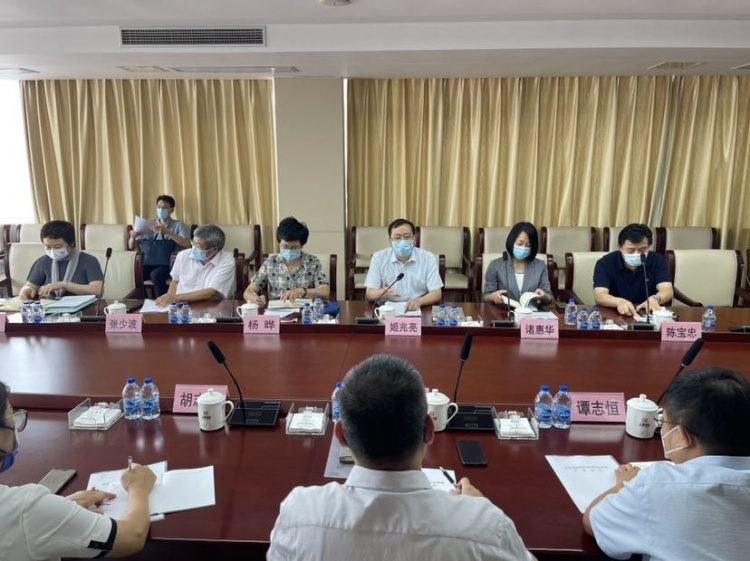 姬兆亮一行听取政协委员协商活动站相关情况介绍,参观