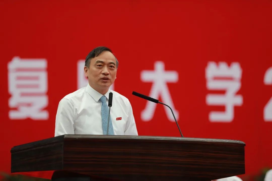 校党委副书记袁正宏宣读书院导师名单