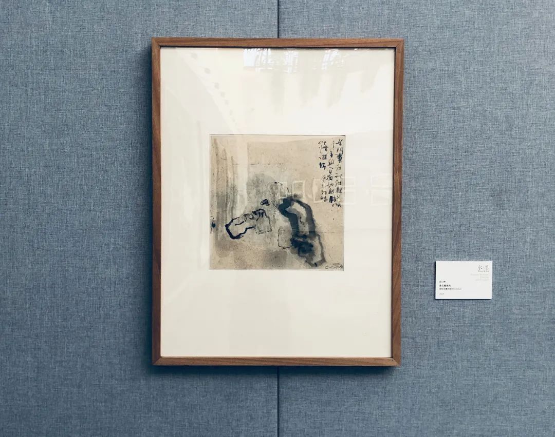 如左正尧以花鸟为主题的系列作品凸显了草本与人本的关系;陈心懋的