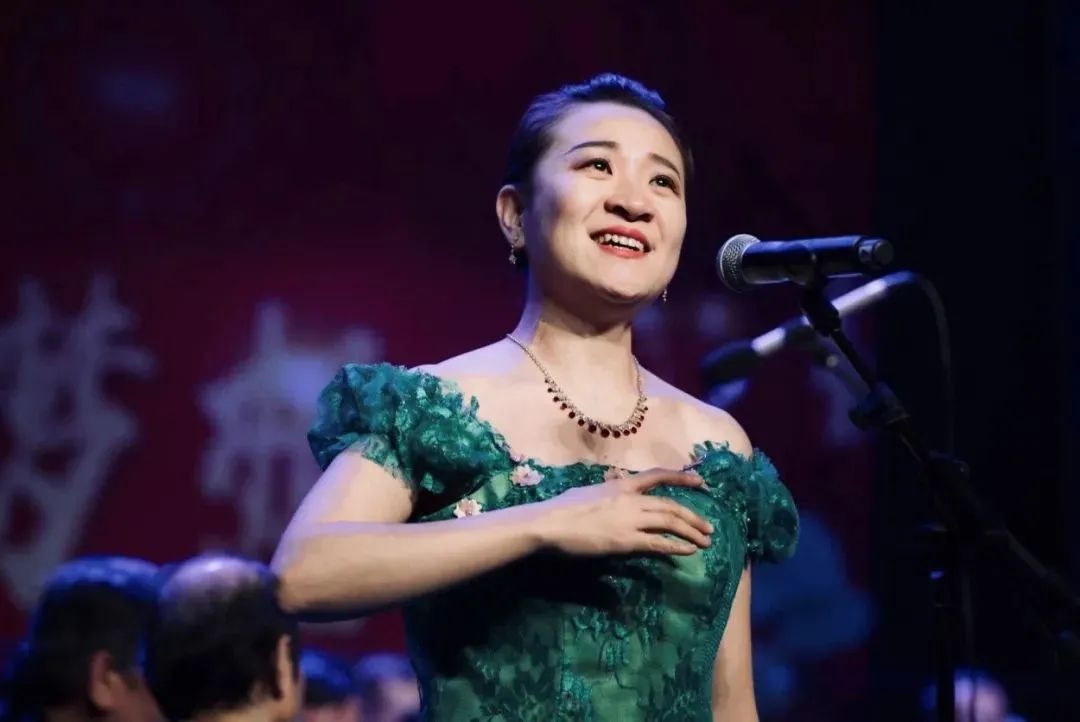 刘艺菲(右)林益乐央视《东方时空》专访艺人,央视《挑战主持人》获奖