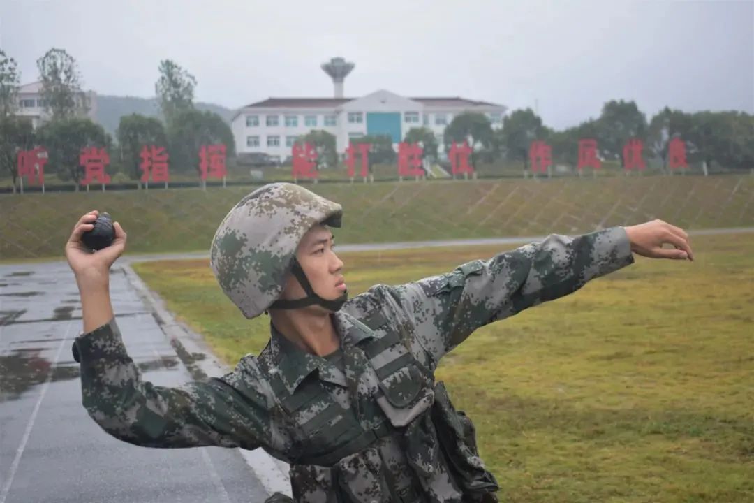 SUFER | 肖子旸:抗美援朝战士的后代,当兵了!