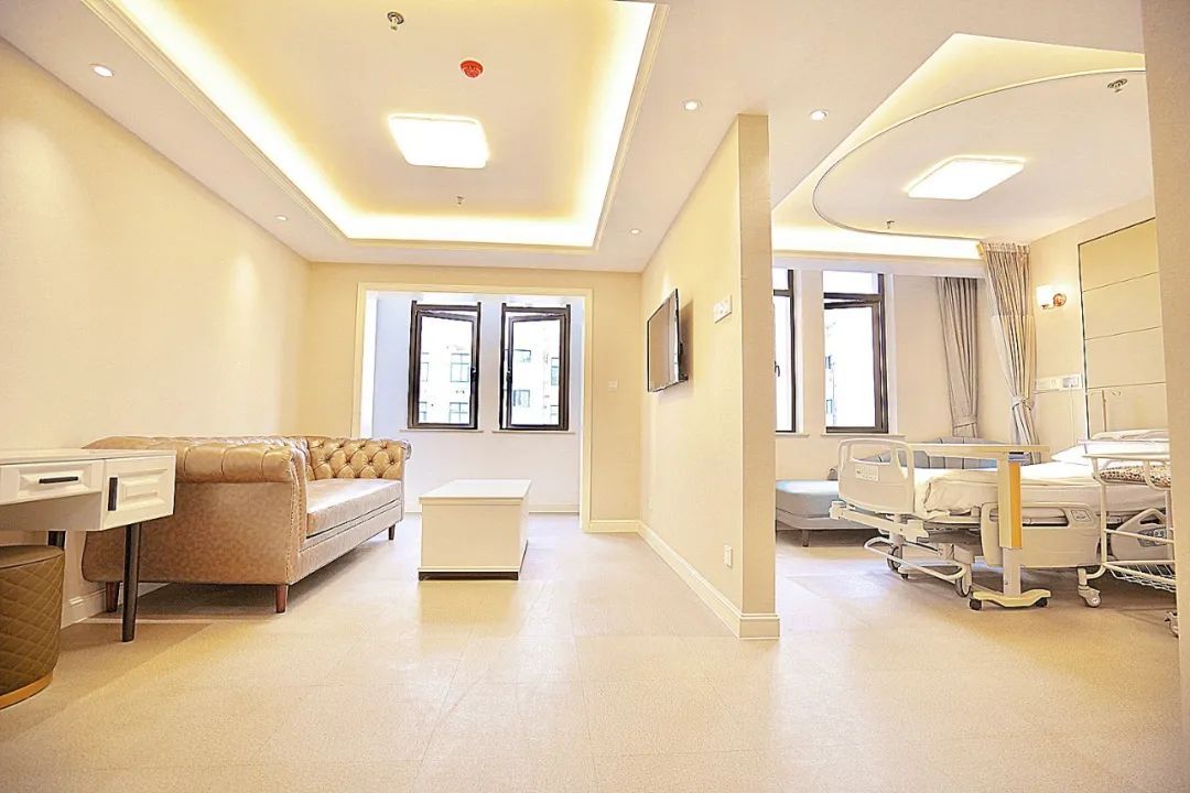 2020-11-13 09:14:56周二上午,周五上午  梧桐绿影下  传统与现代