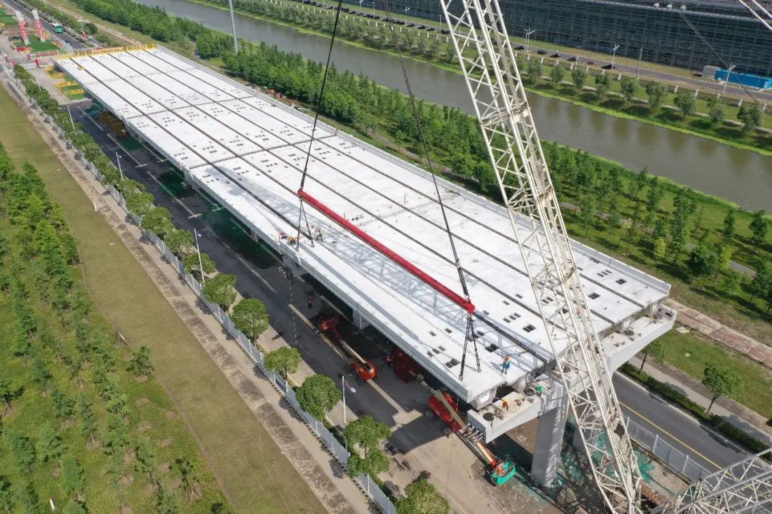 两港大道快速化工程这一施工段主体结构贯通
