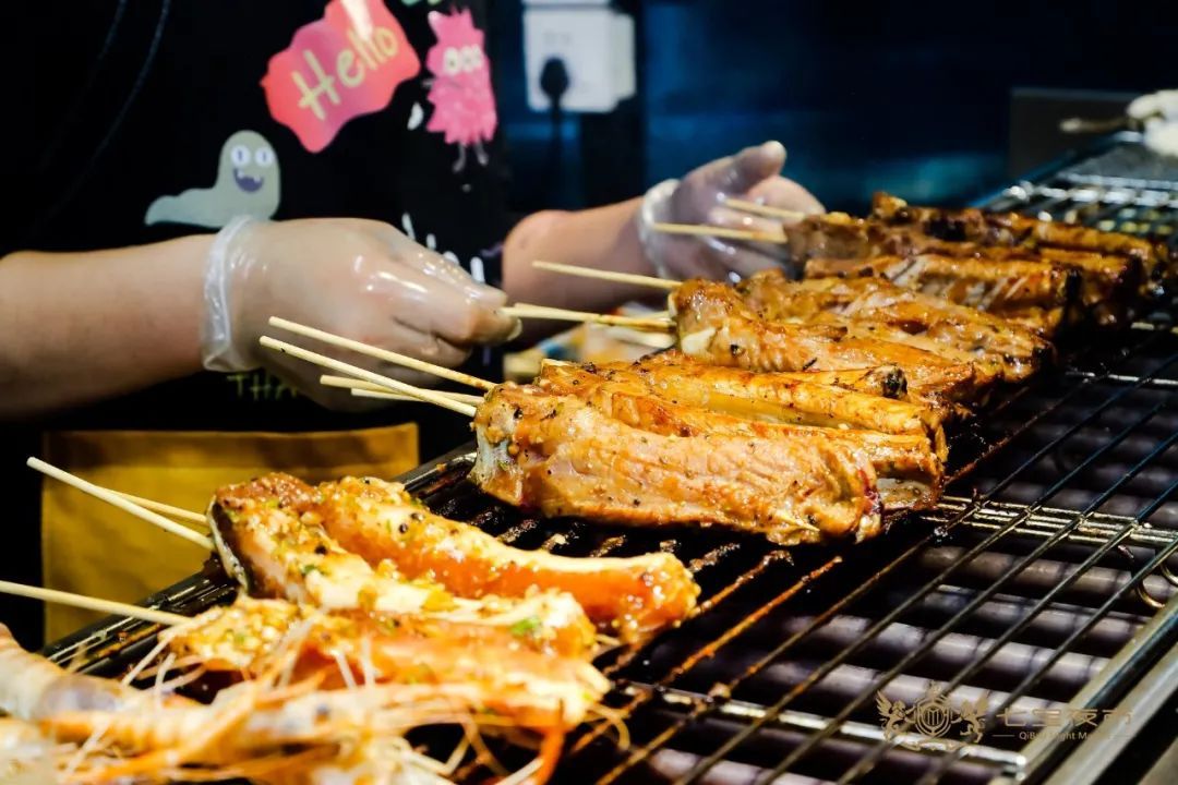 今晚七宝夜市正式开业貌似把整个地球的美食都搬过来了