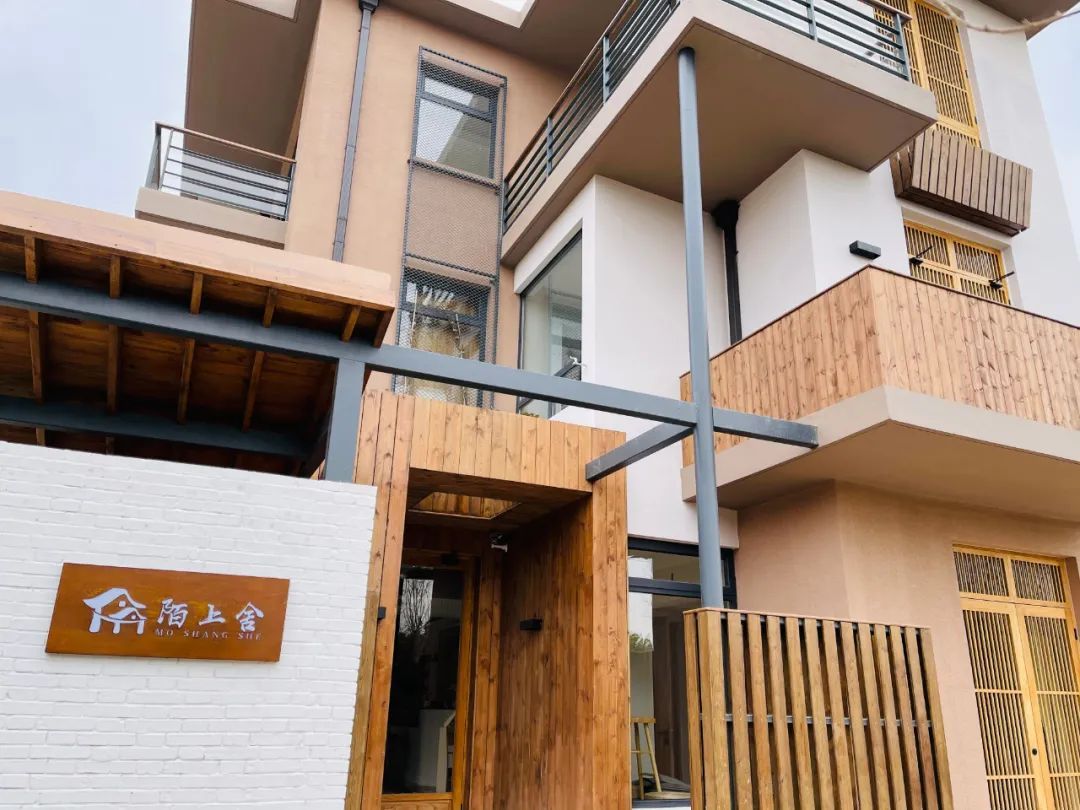 创意新的民宿深挖各种旅游接待潜能,提高乡村颜值的同时,崇明建设花路