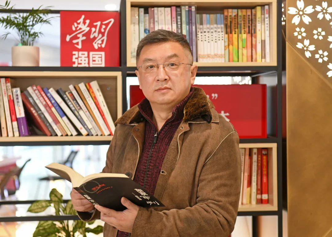 阿拉身边的代表|杨昕巍:善于在生活中发现问题 更敢于出手解决问题