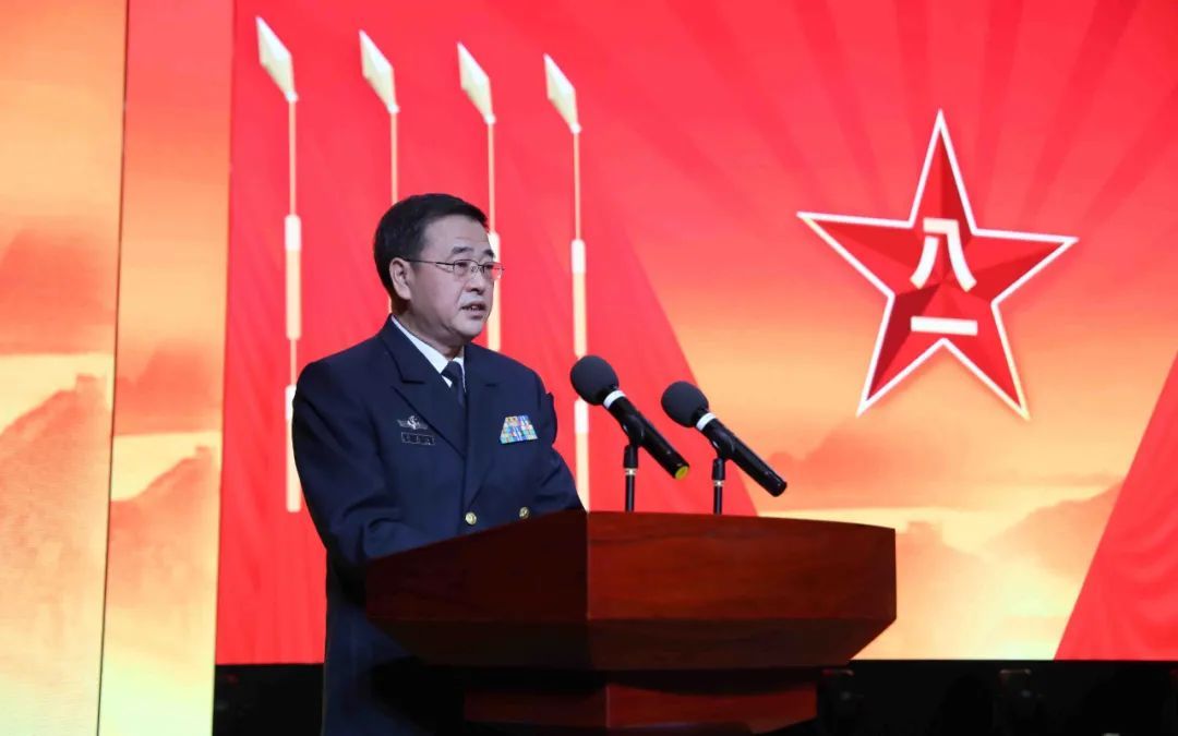 中国人民解放军军人,我宣誓……"全体人员在廖专副院长带领下军姿挺立