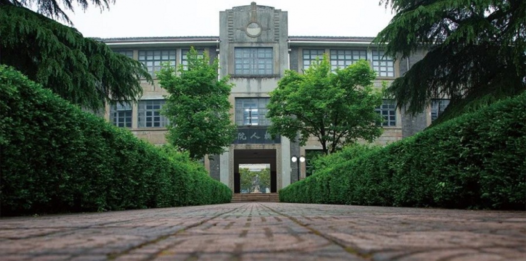 探校︱松江二中:走进高校、高新企业实验室、“双导师”团队共同指导……这所百年名校助学生提前完成高中大学衔接