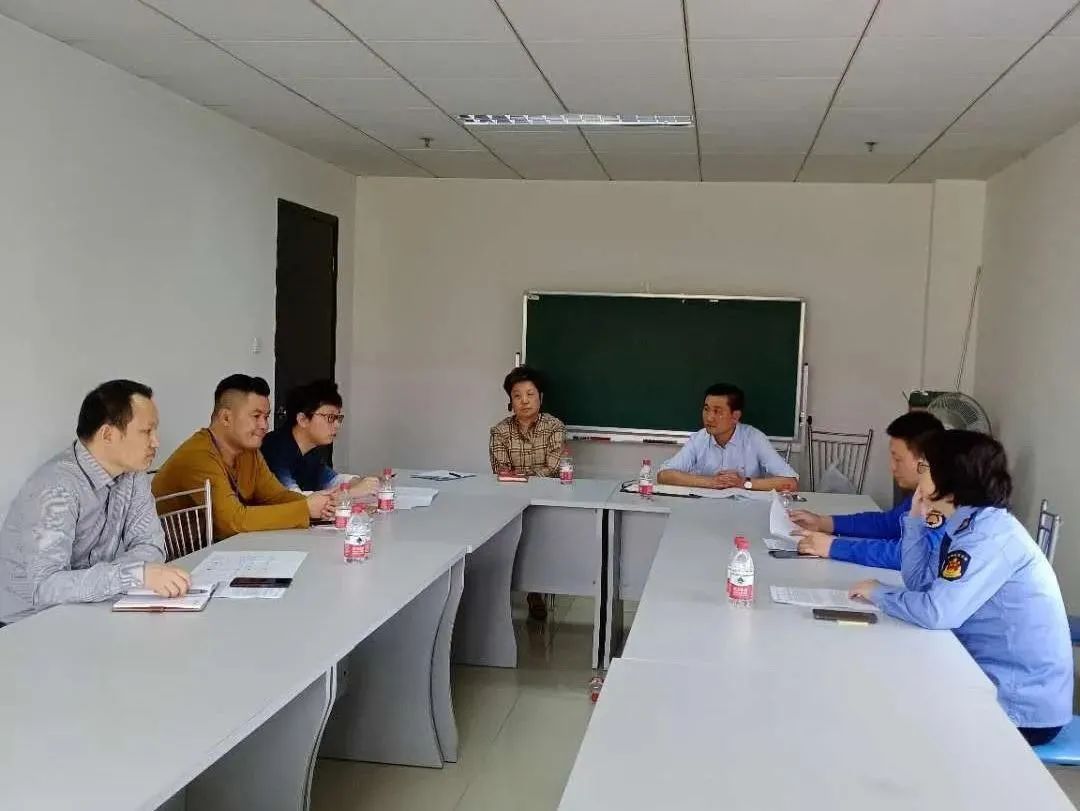 社区干部喊“上级部门”来开会，居然能解决这么多难题！