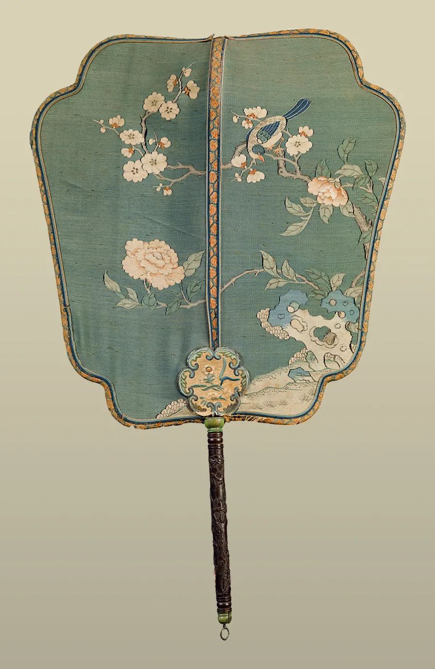 清 缂丝 花鸟图纨扇74向左滑动明清刺绣书画宗教人物形象的画绣自古