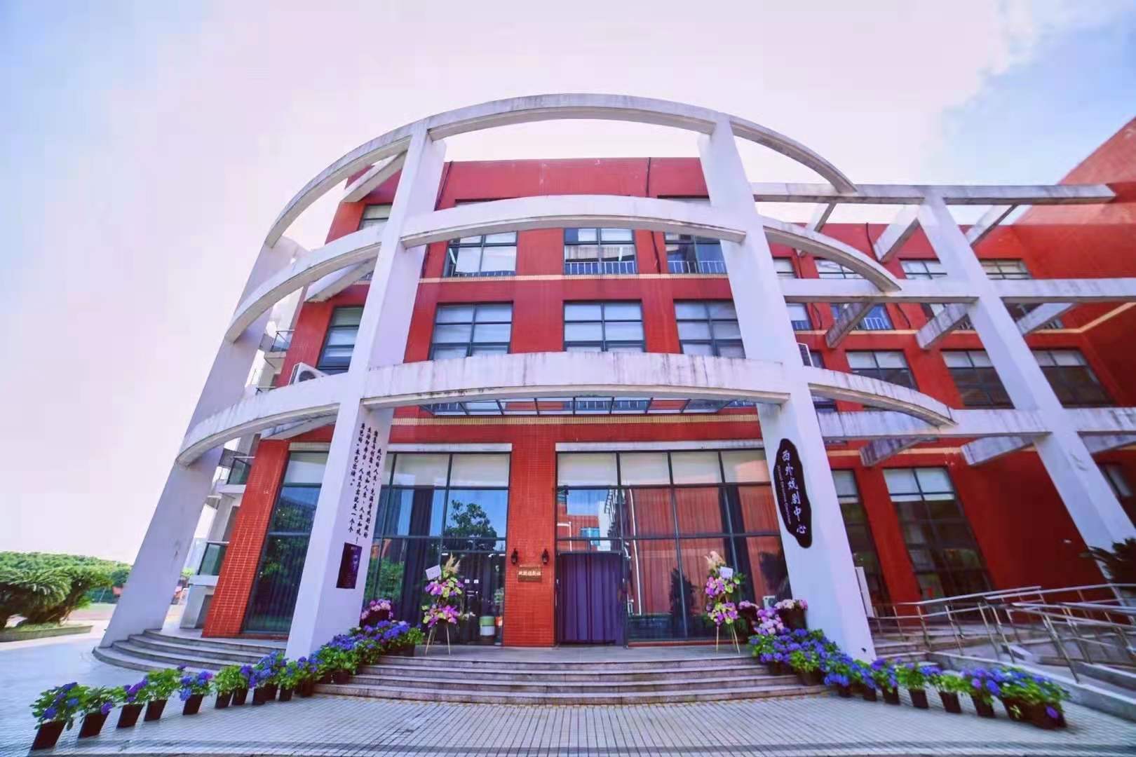 每年推出一部师生原创大戏,松江这所学校用戏剧教育点亮校园生活