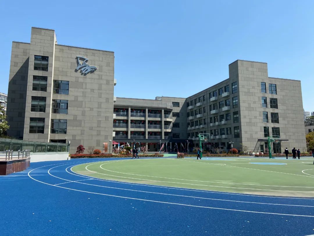 上海市风华初级中学成立于1997年,2016年9月,上海市风华初级中学教育