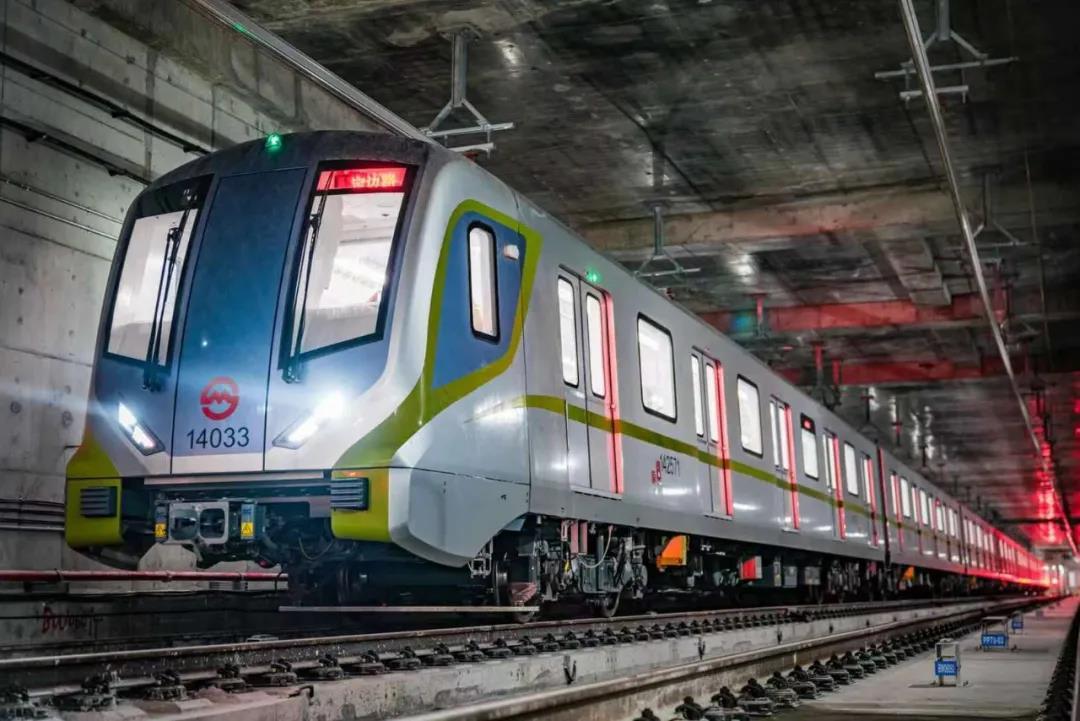 申通地铁集团说,截至目前,上海轨道交通14号线信号调试组已完成30个