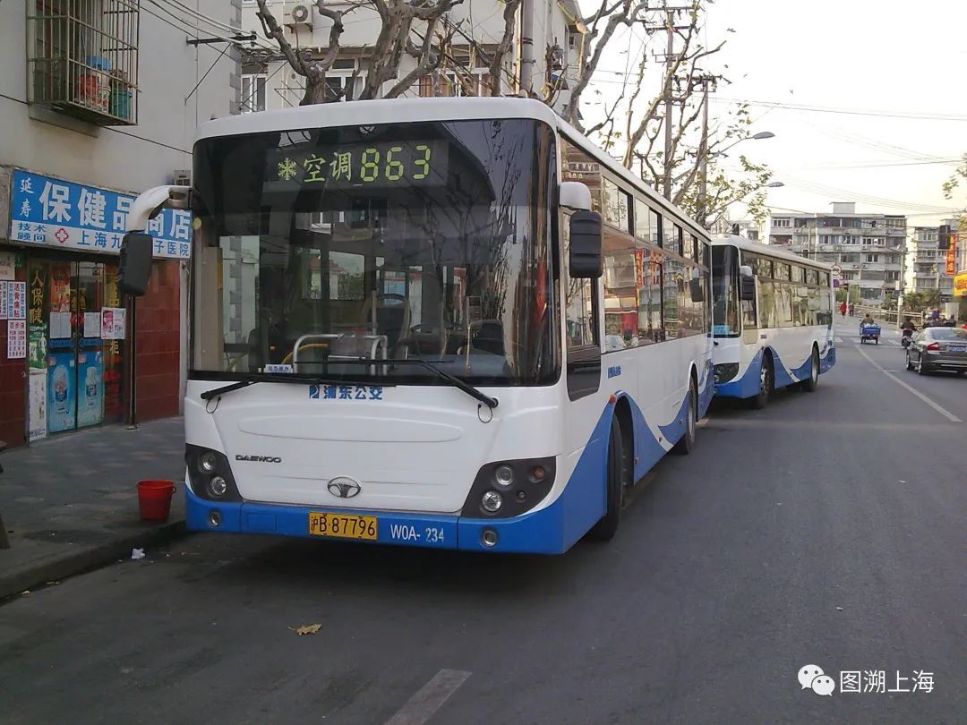 863路sxc6105g3(w0a)型汽车(张渊源 摄(来源:图溯上海)