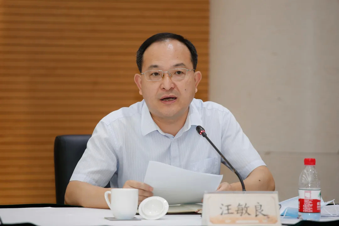 金山区选举委员会举行第一次会议