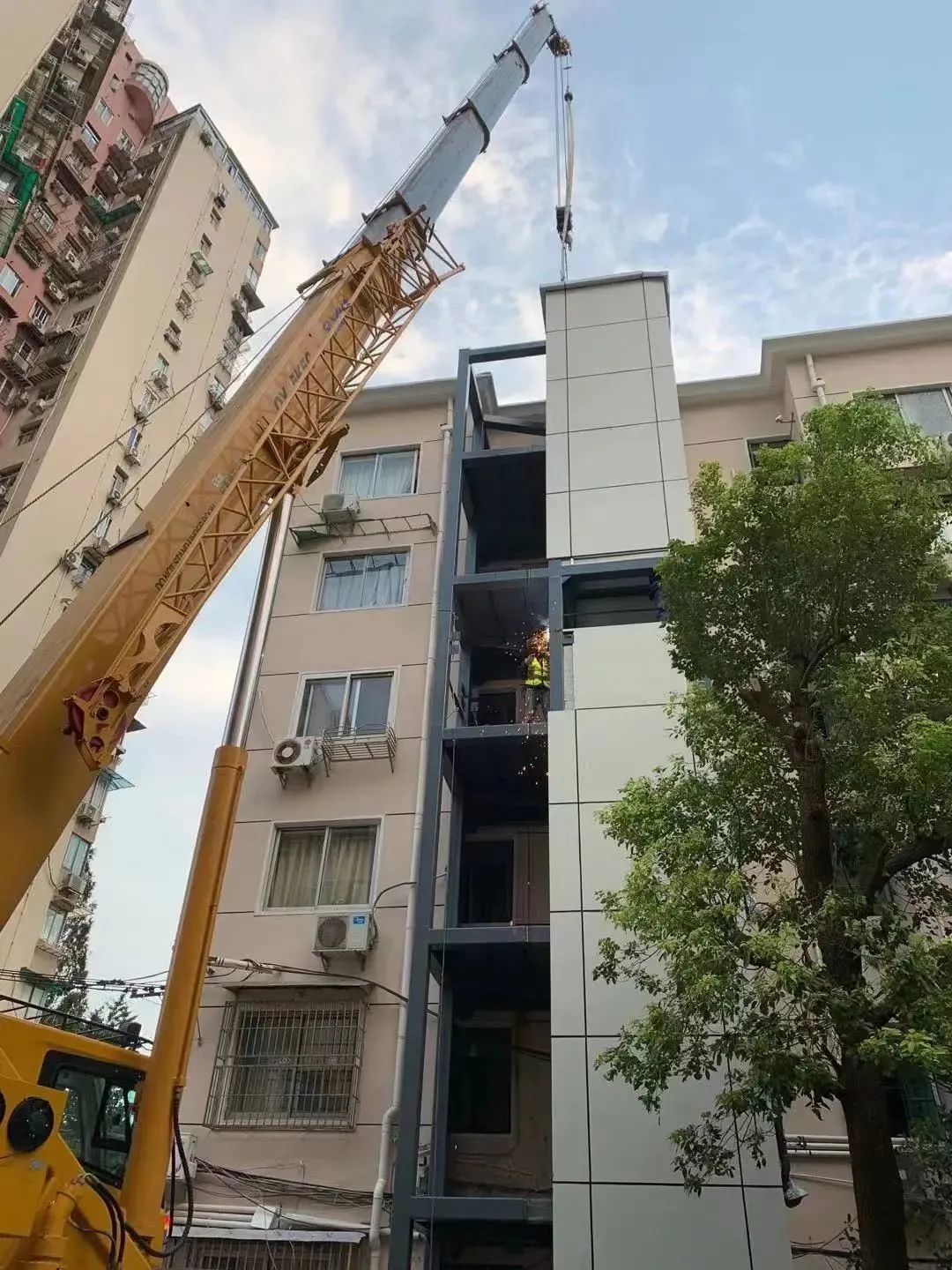 加装电梯,激发社区新活力