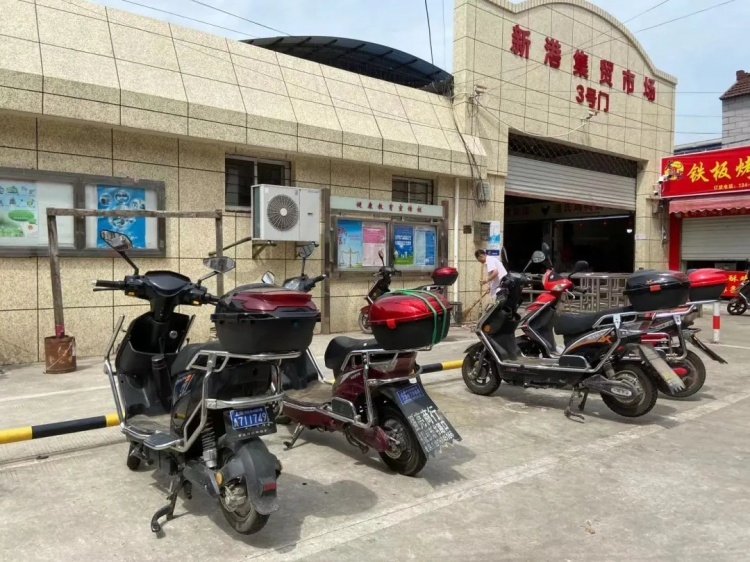 保障高层小区的电梯安全,书院镇全面排摸动迁小区,与专业公司合作,将