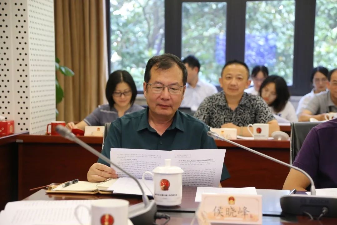 区人大常委会农业与农村工委主任侯晓峰作《关于本区实施乡村振兴战略