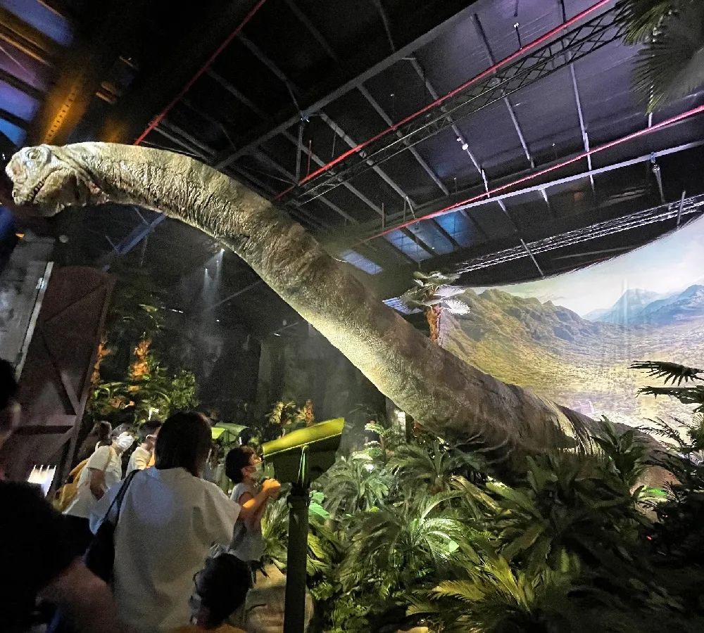 "活恐龙"闯进上海,侏罗纪世界走进现实,高人气迅猛龙,小短手霸王龙都