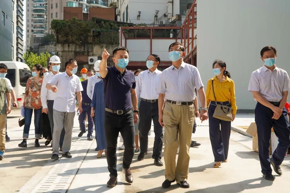 市人大城建环保委主任委员崔明华调研统益里,曹杨一村