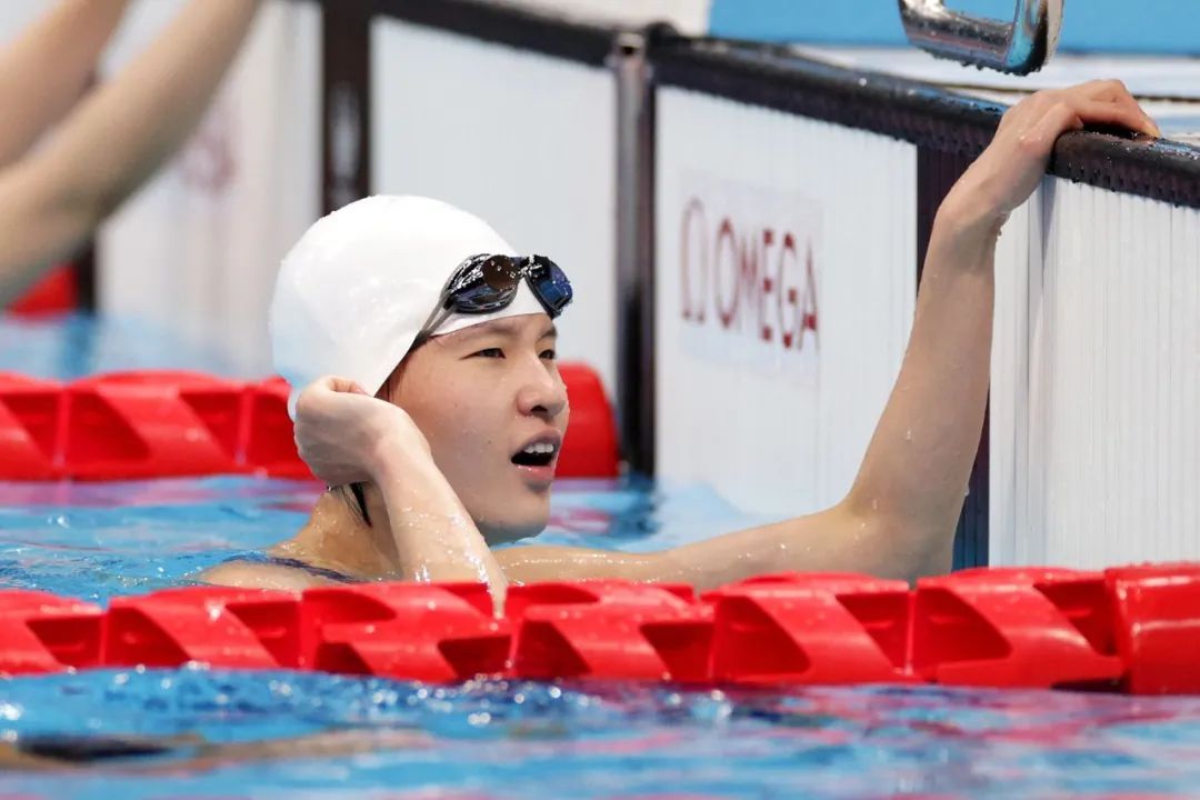 她的队友李桂芝获得银牌,王欣怡获得第五名.