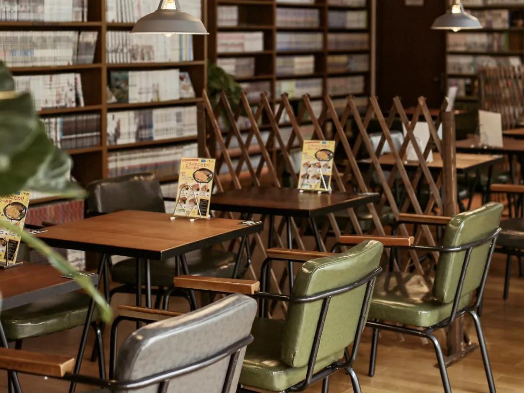 这里还有现磨咖啡,茶水,果汁,生啤,小吃等.