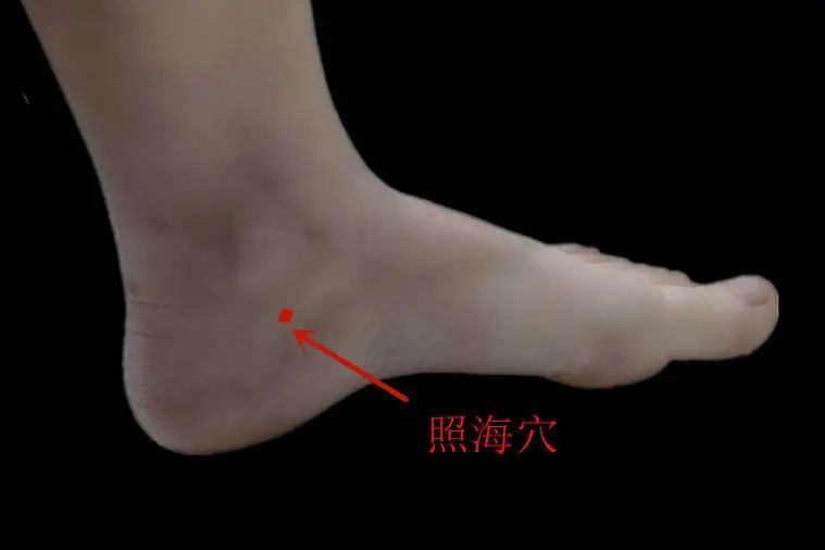 老人秋天眼睛干!赶快动动手和脚