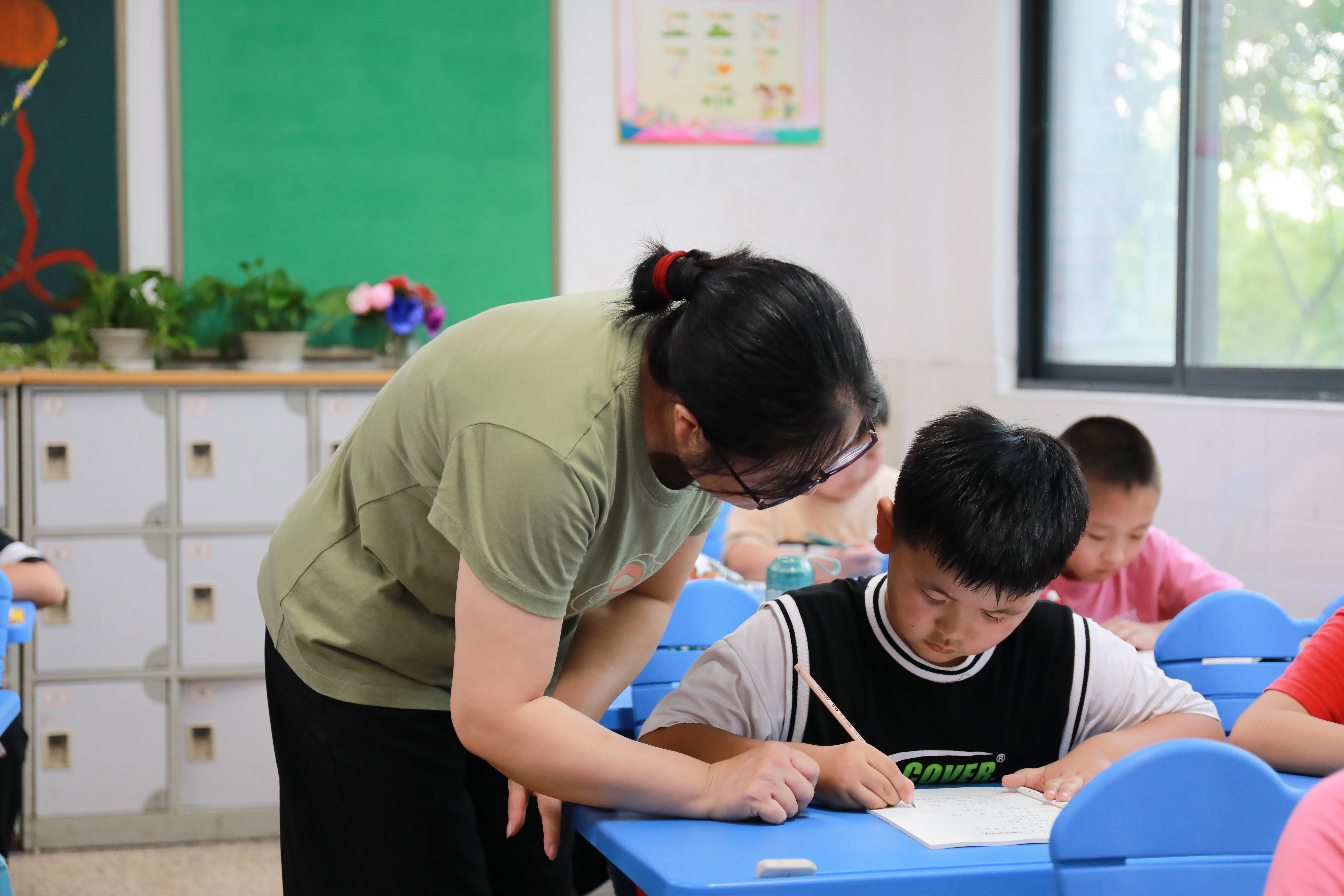 作业本不出校门!松江小昆山学校实行小学课后延时辅导