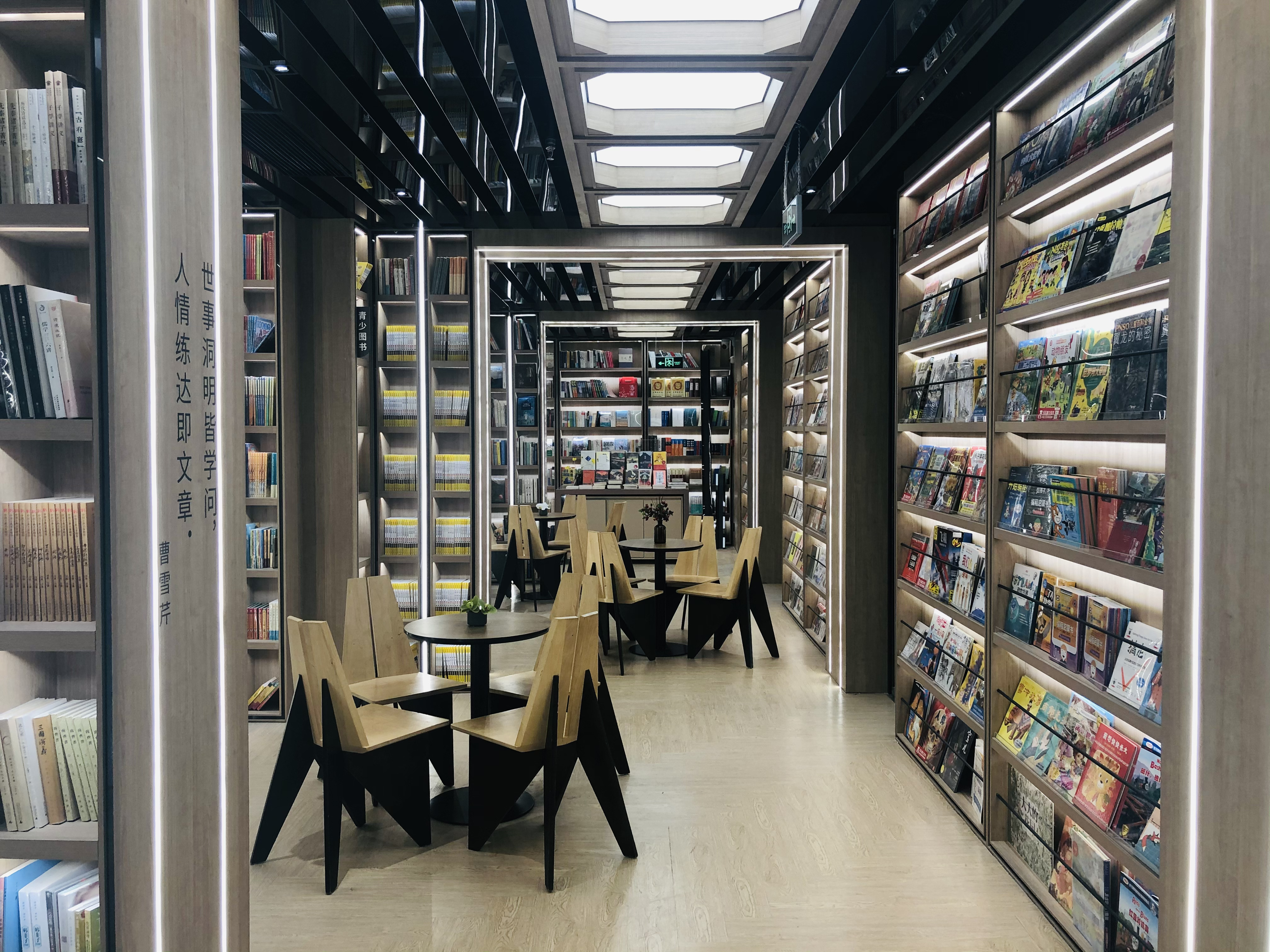 穿越古桥,徜徉书海,"最美书店"钟书阁松江再添新店!