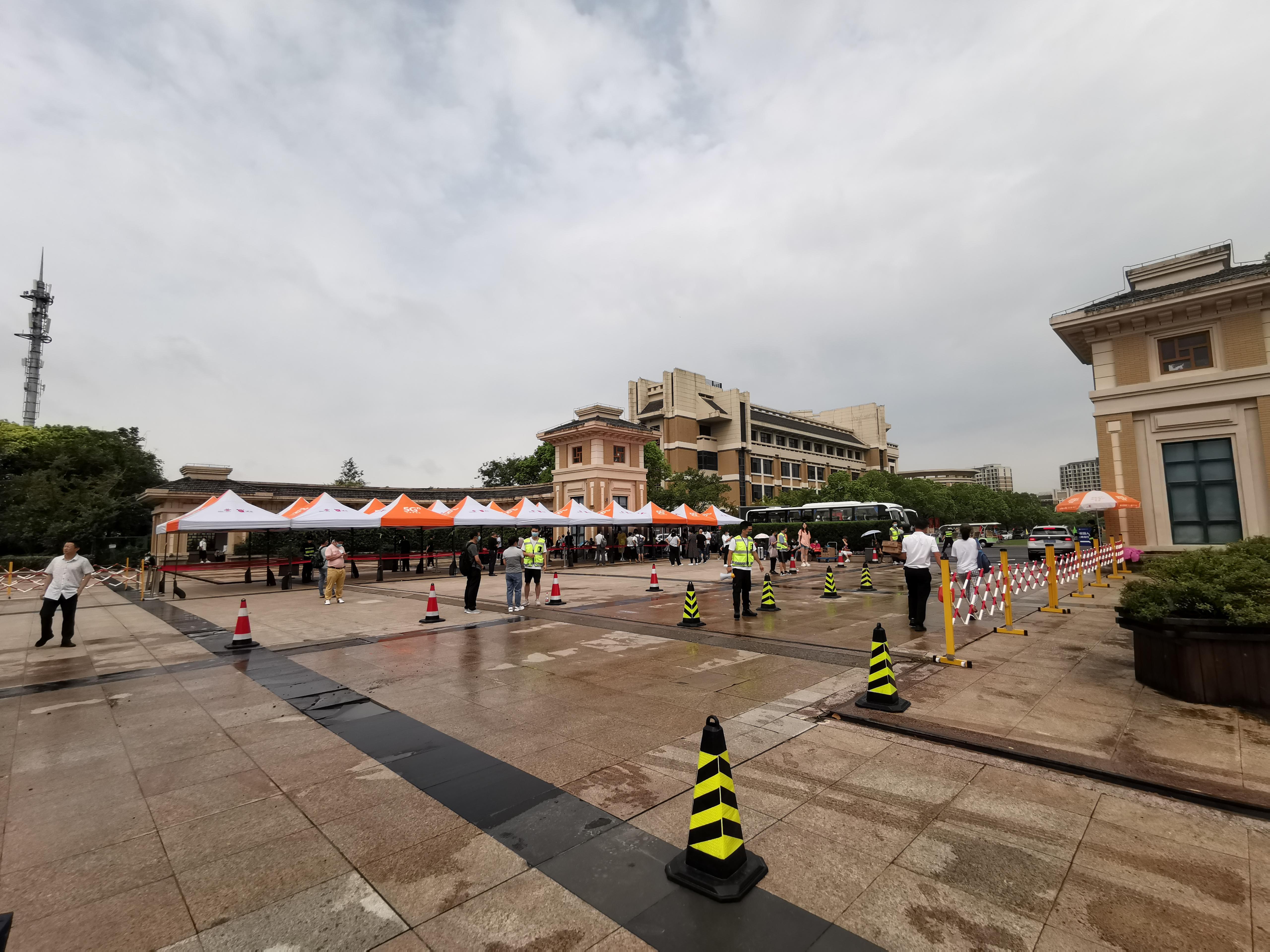 海湾大学城迎新生 "核酸"两遍 加倍安心