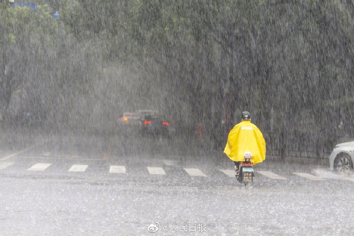 狂风暴雨伤感图片图片