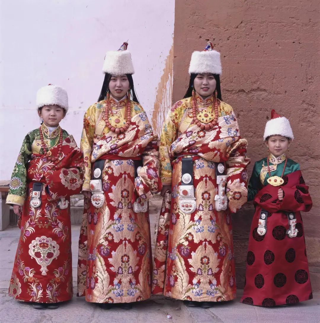 【中华艺术宫 | 展览】“在希望的田野上——馆藏逄小威中国农民肖像主题摄影作品展”明起对公众开放