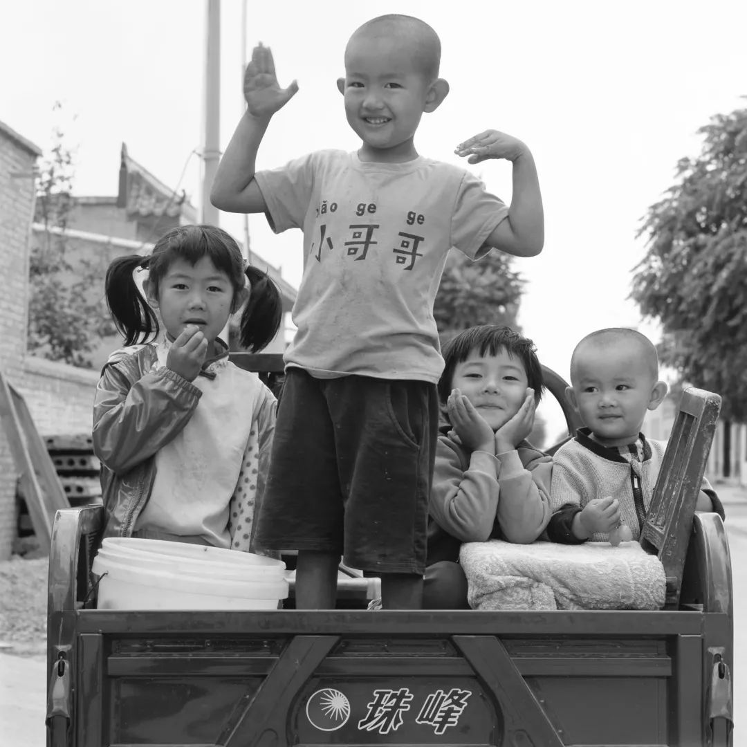【中华艺术宫 | 展览】“在希望的田野上——馆藏逄小威中国农民肖像主题摄影作品展”明起对公众开放