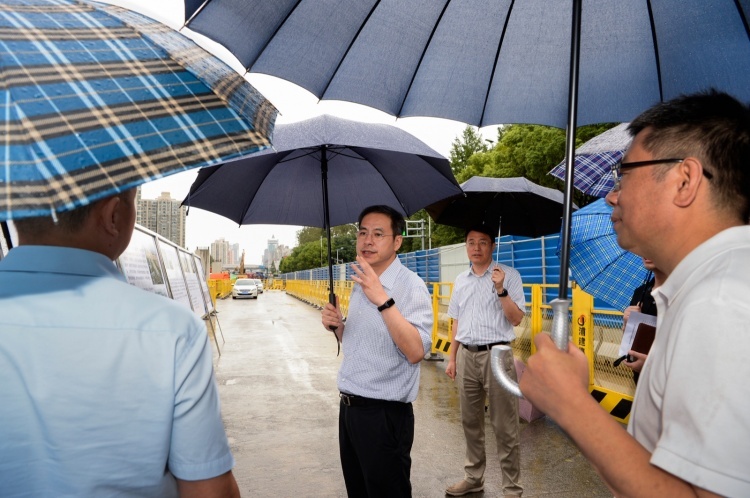 杭迎伟调研杨高路改建工程