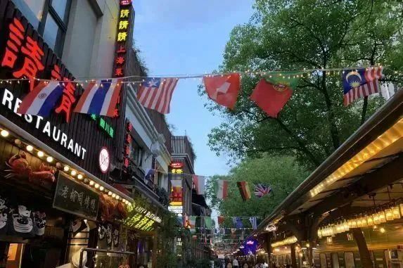 763,803路等  咨询电话:021-64787780  地址:吴中路2019号(靠近外环线