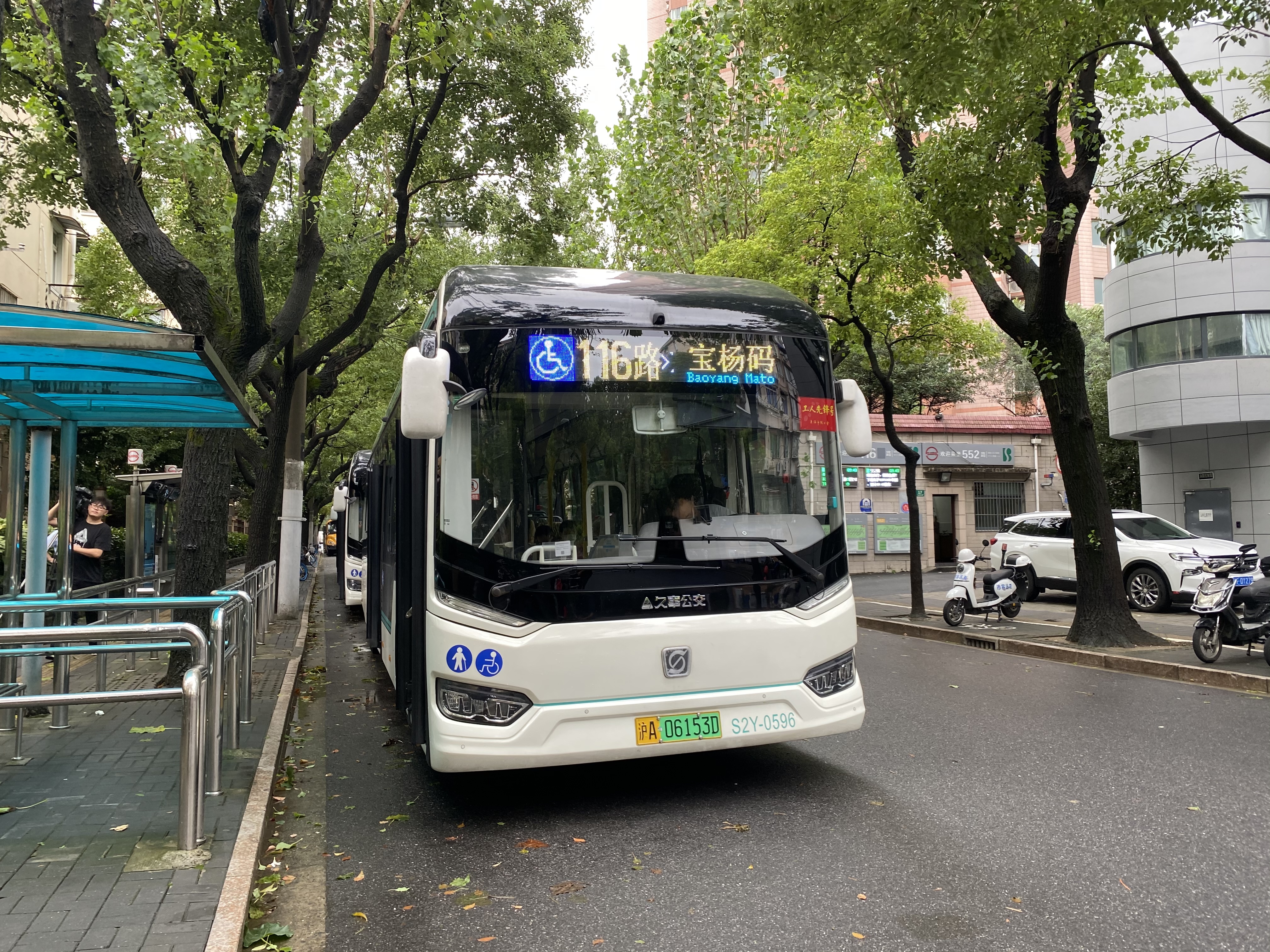学生中午放学回家,上海部分公交增加午间运能