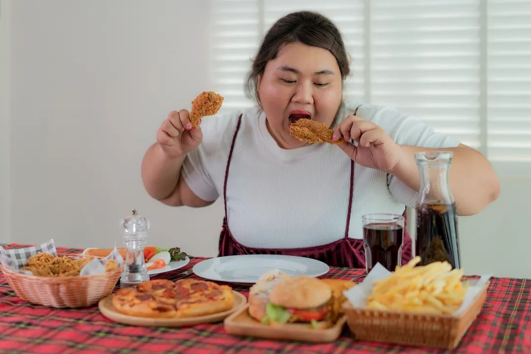 【健康】明明不饿,却总是忍不住想吃东西?究竟是为什么?