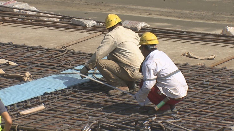 节日我坚守 | 建筑工人为金色中环建设努力冲刺