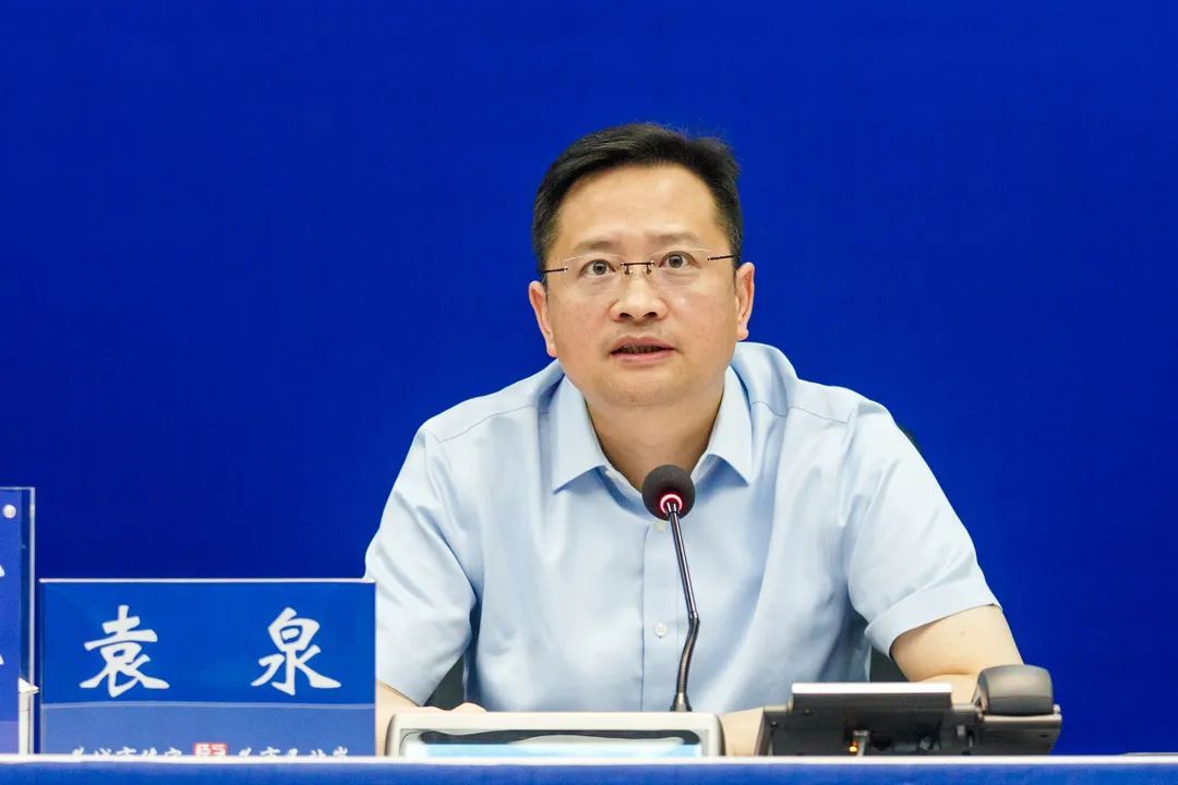 袁泉赴区城运中心视察节日期间安全运行,值班值守情况