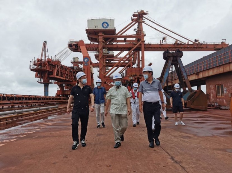 绿华山锚地减载平台今日恢复运营 靠泊今年首艘外轮