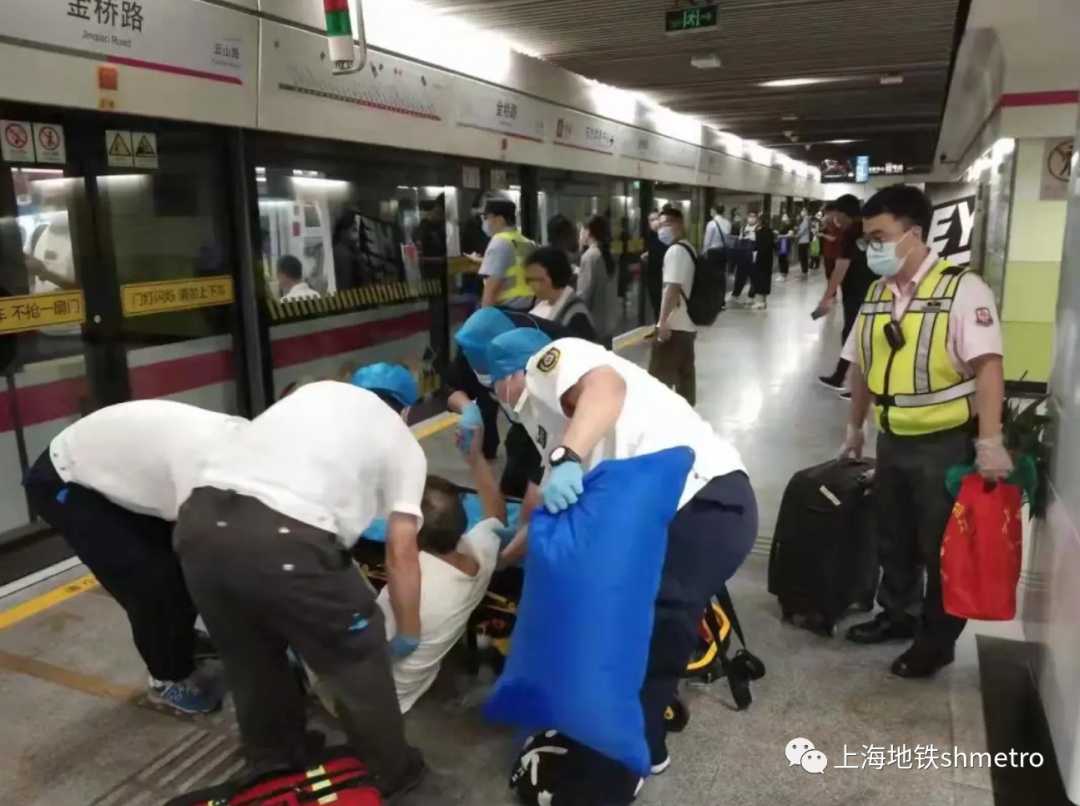 上海地铁2号线死人图片