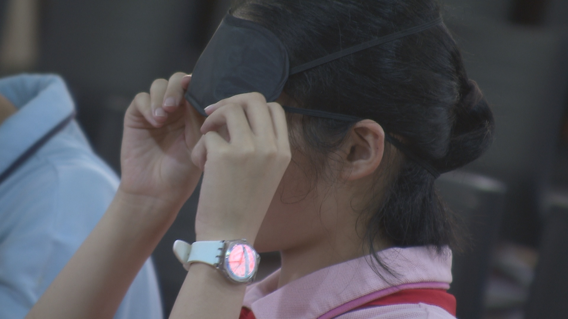 视频丨国际盲人节,学生们戴着眼罩感受无障碍电影