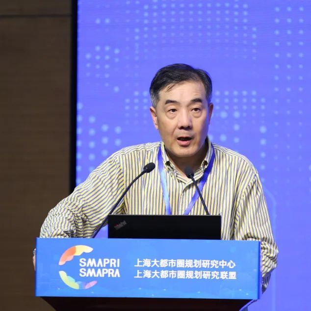 交流,由上海市政府参事,同济大学建筑与城市规划学院唐子来教授主持