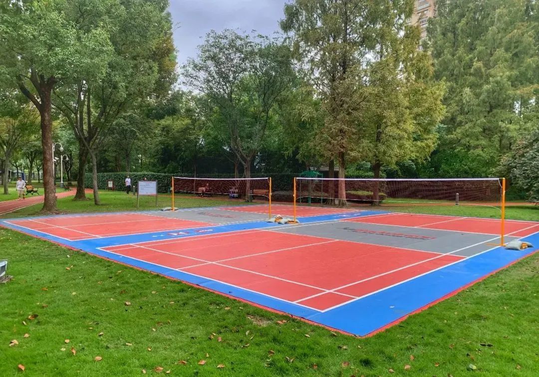 长宁虹桥中心花园的羽毛球场已升级,速去打卡!